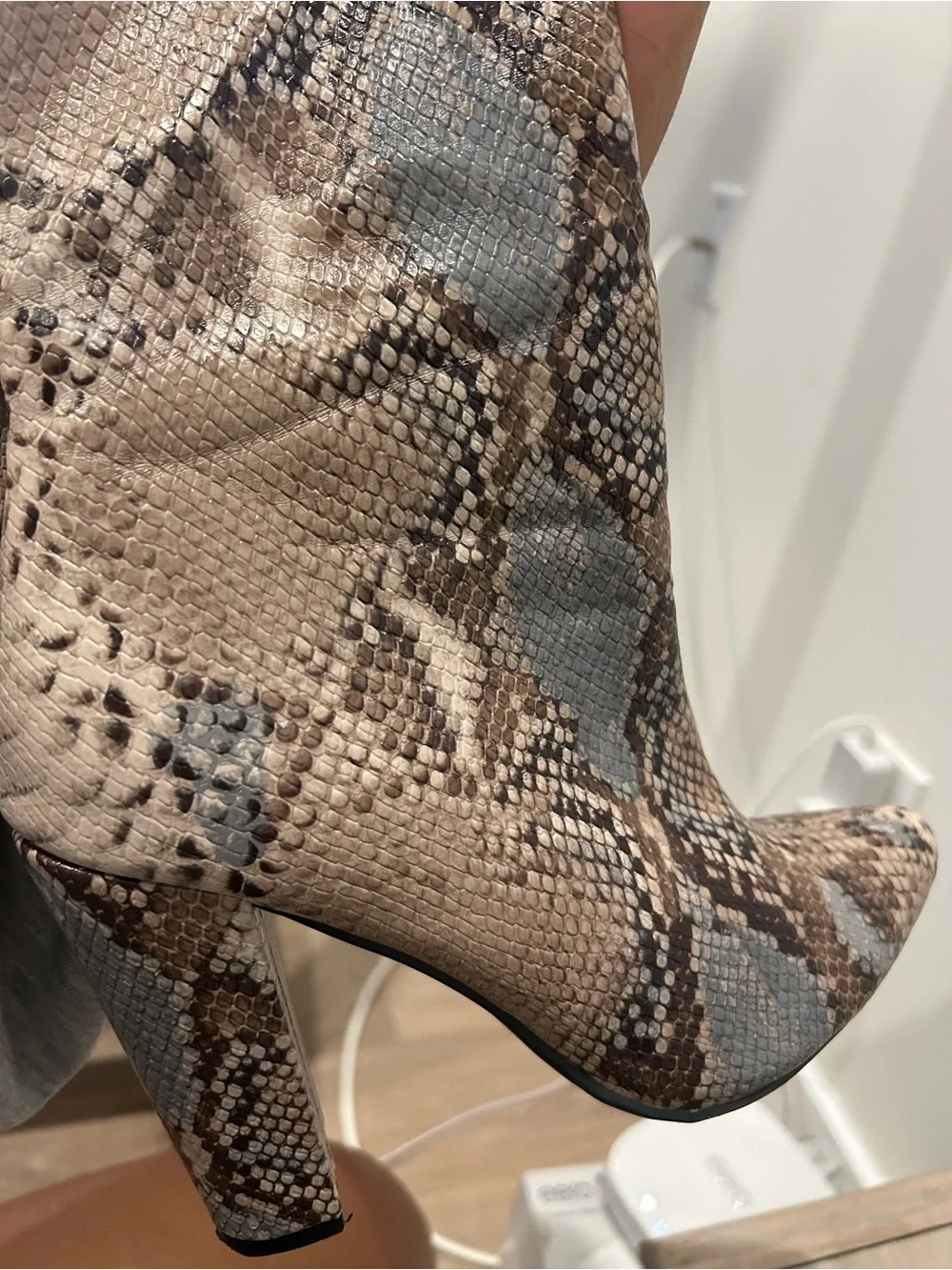 Snake-Print Reptile Pet Habitat Hide - Beige Brown